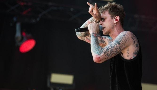 Биф, который мы заслужили: MGK записал ответный дисс на Эминема и снял на него клип