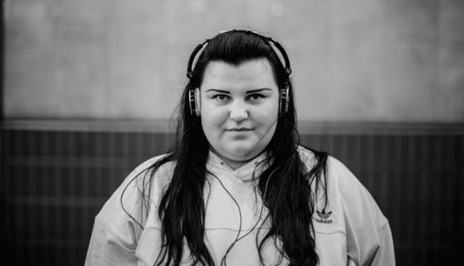 Alyona Alyona выпустила вторую версию клипа «Рибки»