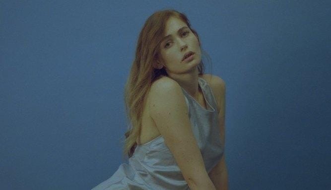Луна исполнила песню Натальи Ветлицкой. На фите — Ева Гурари и Эрика Лундмоен