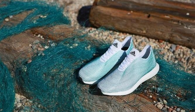 Adidas продал миллион пар кроссовок, изготовленных из океанического мусора
