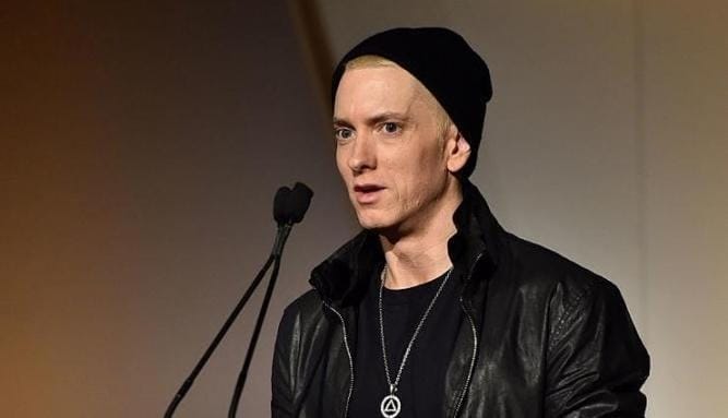 Eminem выпустил Lyric Video на трек «Untouchable»