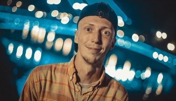 КМН выпустил красивое видео на трек «Aquarium»