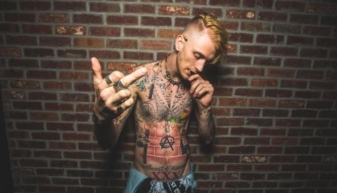 В новому кліпі Machine Gun Kelly говорять українською