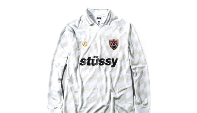Навіть Stussy любить футбол