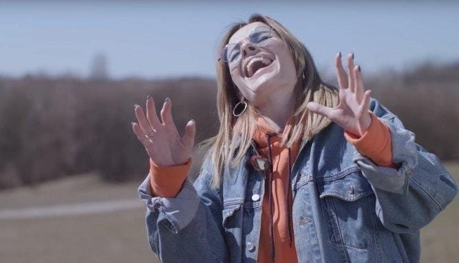 MamaRika выпустила акустическую версию песни «ХХДД»
