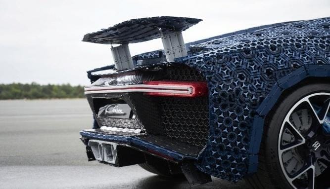 Инженеры компании LEGO создали полноразмерную копию автомобиля Bugatti из конструктора