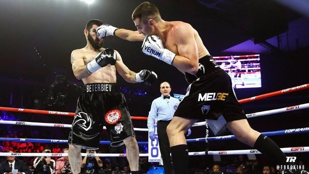 Гвоздик проиграл Бетербиеву и потерял свой чемпионский пояс