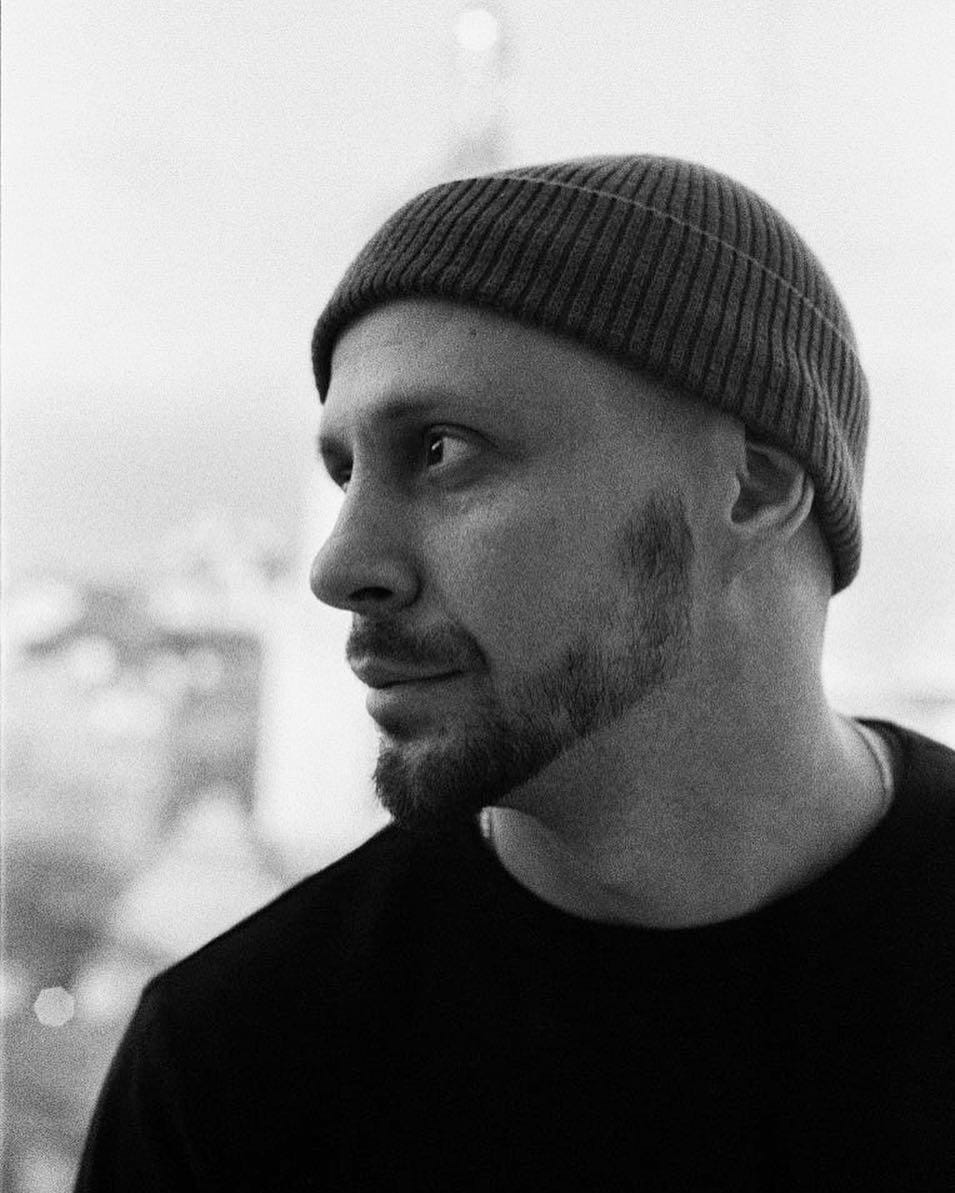 Лион разбирает треки “Пыль” и “Ай ай ай” в новом выпуске шоу “Поясни за трек”