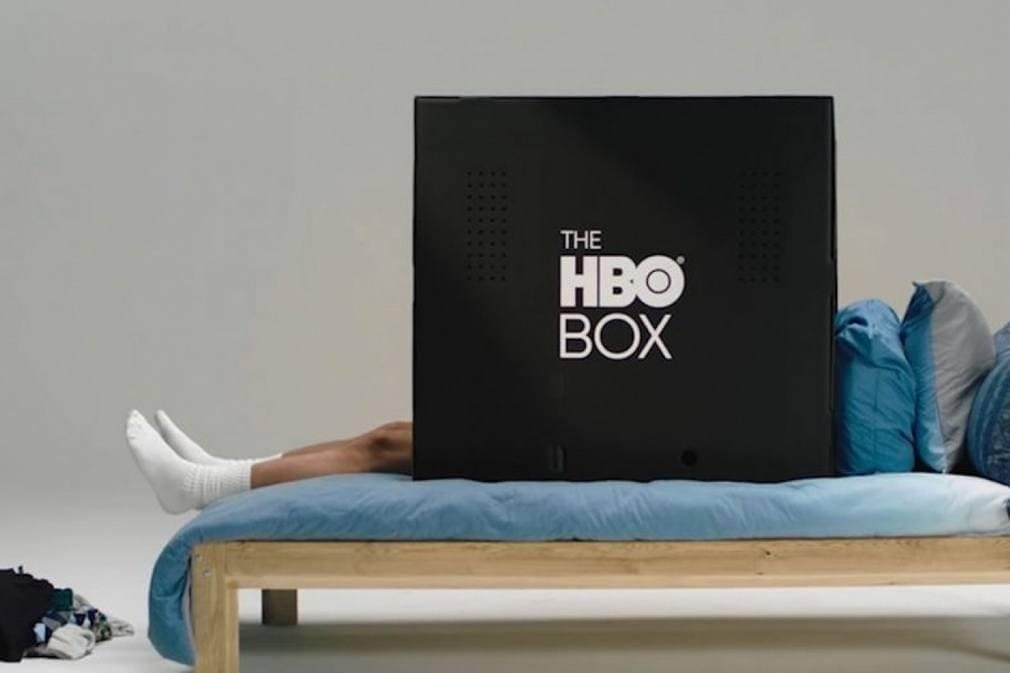 Канал HBO выпустил картонную коробку для просмотра фильмов наедине с собой