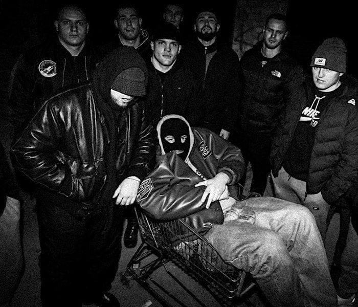 “Вот и догорел старый Черный Бумер” — о чем читают Grebz на альбоме “Рэппєq”