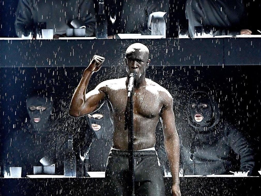 Смотрим выступление Stormzy на Brit Awards