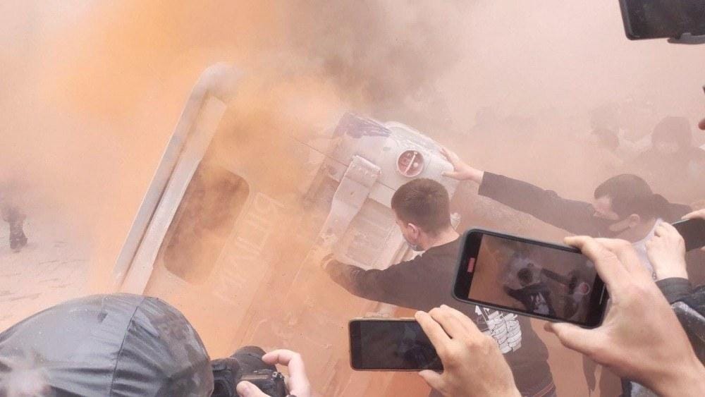 Сожгли «бобик» под NWA «Fuck the Police» — что происходит под Верховной Радой