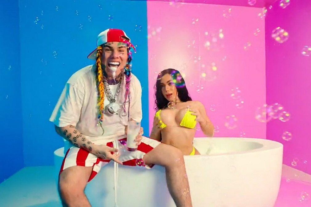 6ix9ine читает на испанском в своем новом клипе