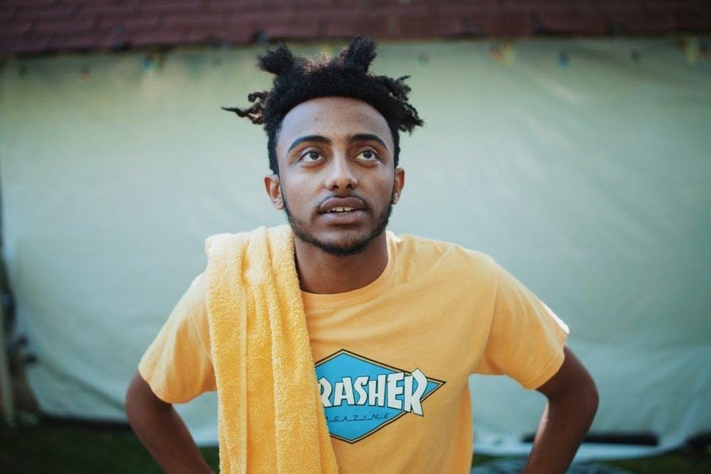 Amine и Young Thug учат играть в теннис в клипе “Compensating”