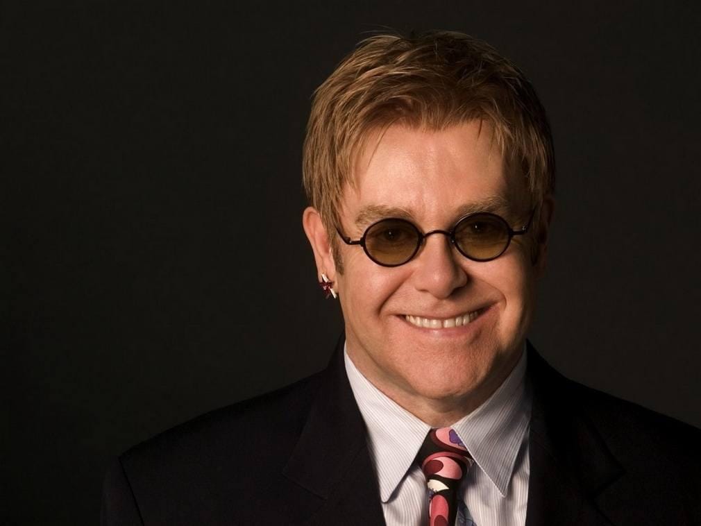 Фит дня: Gorillaz, Elton John и 6lack выпустили трек “The Pink Phantom”