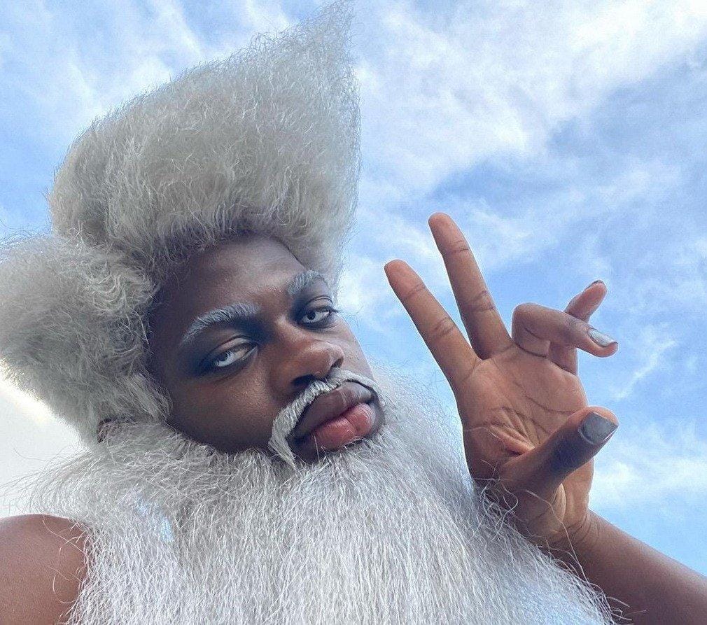 Lil Nas X вернулся с клипом “Holiday”