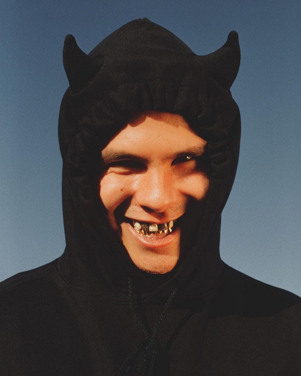 Вышел новый клип британца Slowthai “nhs”
