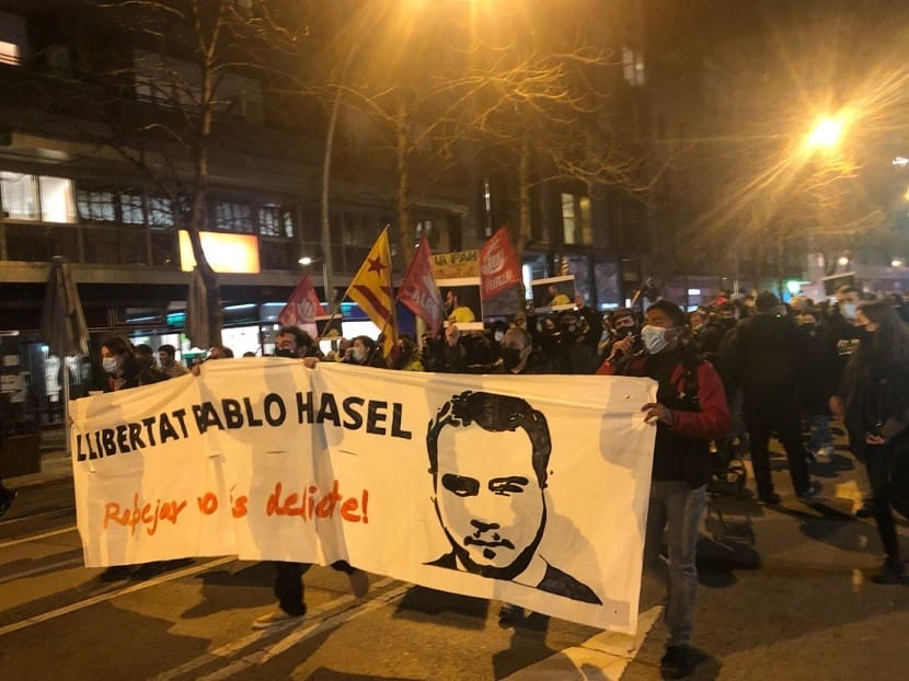 В Испании проходят массовые акции протеста из-за задержания рэпера Pablo Hasel