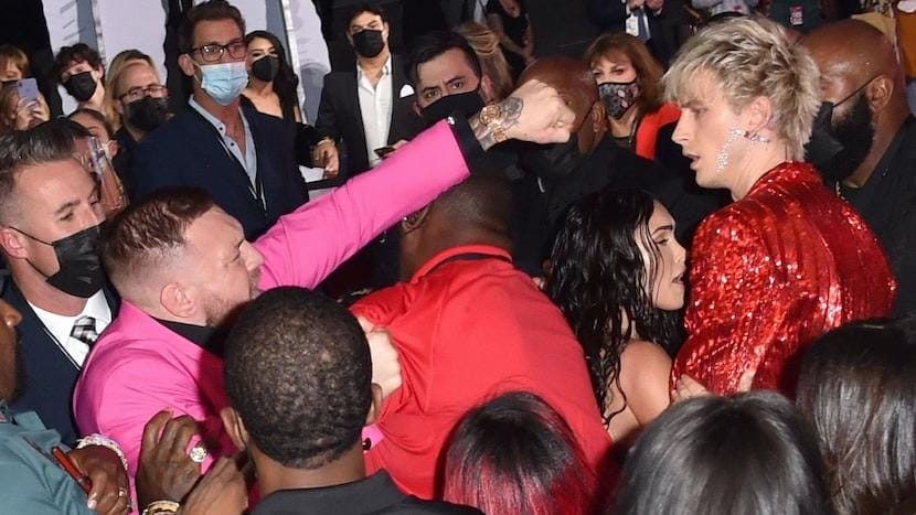 Конор Макгрегор і Machine Gun Kelly ледь не побилися на MTV Video Music Awards