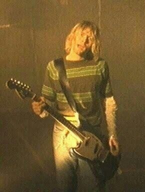 Гітара Курта Кобейна з кліпу «Smells Like Teen Spirit» продана на аукціоні за значну суму