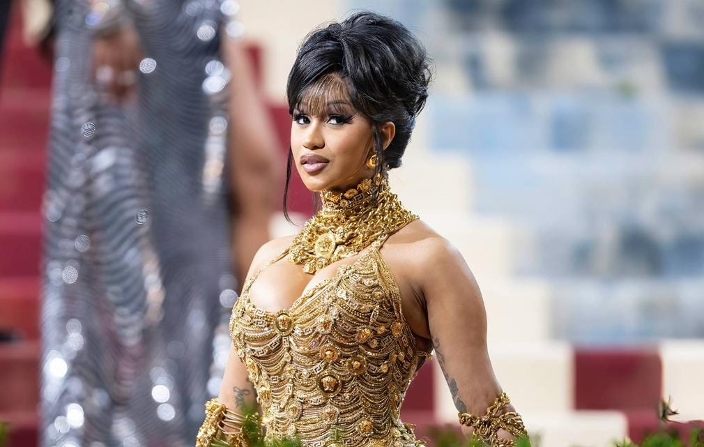 Cardi B гучно повертається із новим синглом «Hot Shit»