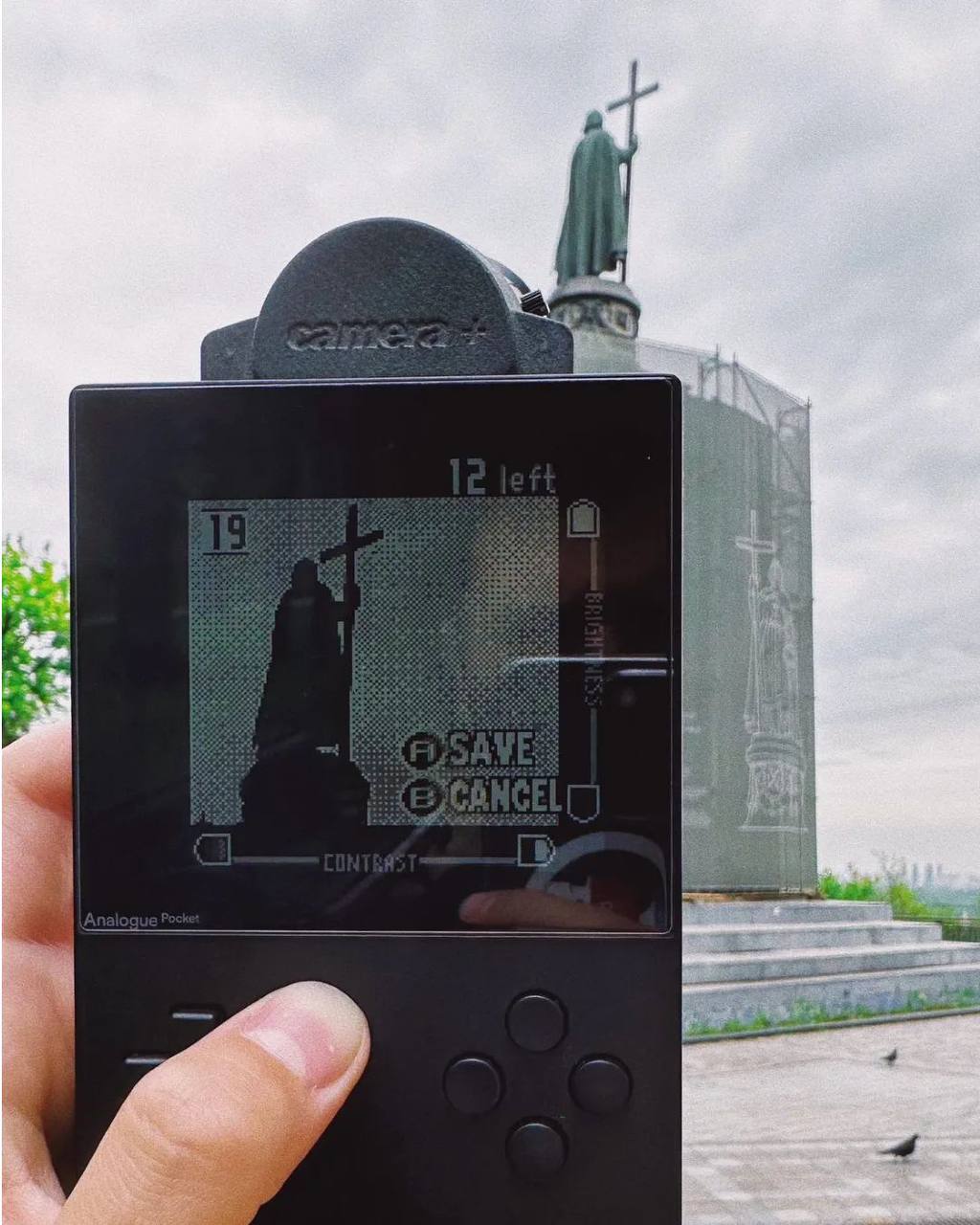 Олег Дрофа сфотографував Київ на ретро-консоль Game Boy