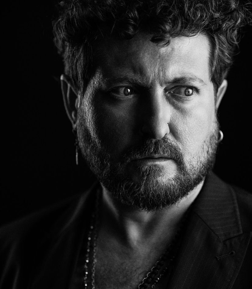 Саша Чемеров перевипустив трек «Стіна» 2001 року