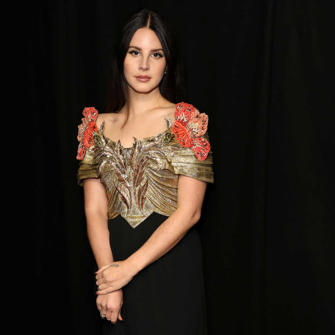 Lana Del Rey випустила кавер на пісню Джона Денвера «Take Me Home, Country Roads»