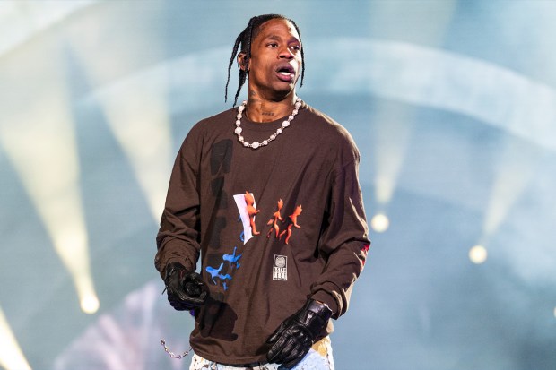 Дивимось кліп «TOPIA TWINS» від Travis Scott, Rob49 та 21 Savage