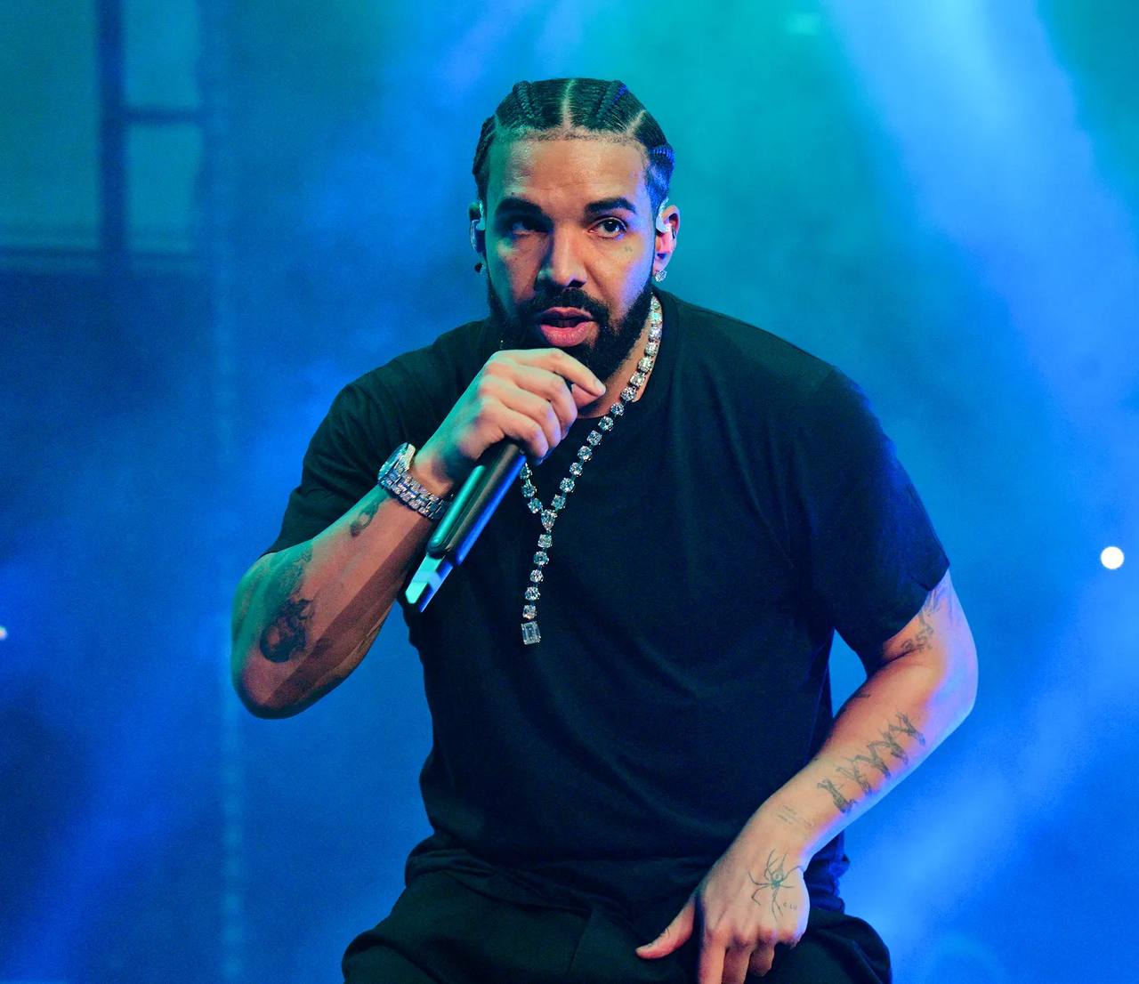 Дрейк подав у суд на лейбл Universal Music Group та Spotify
