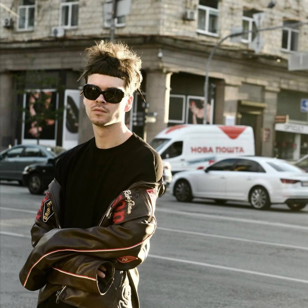 STAS AZARENKO «#почуття»