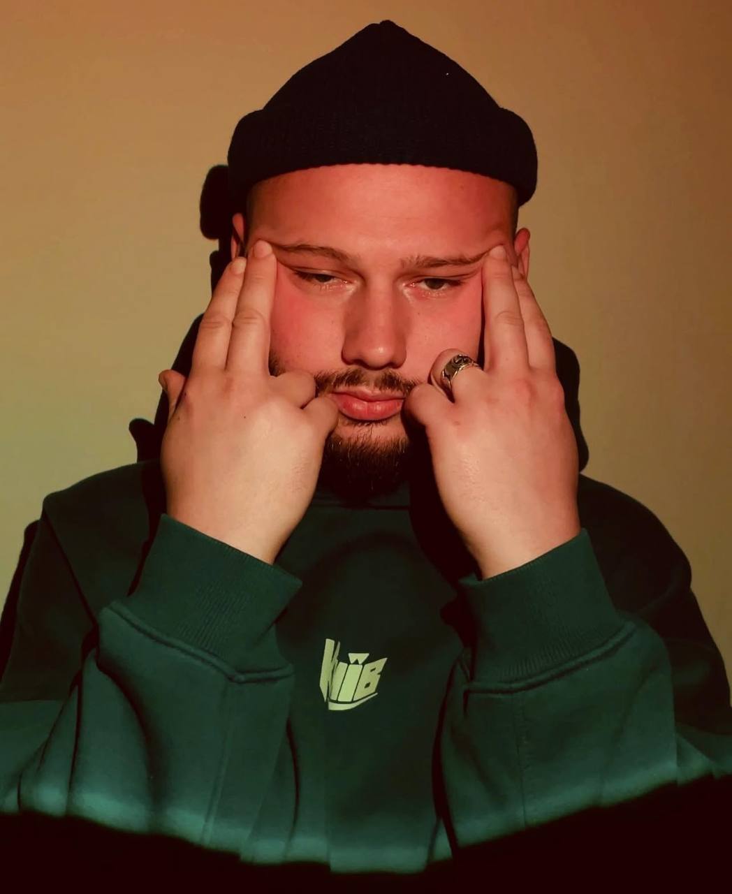 Bee White та Guber «Повсякденний Хаслер»