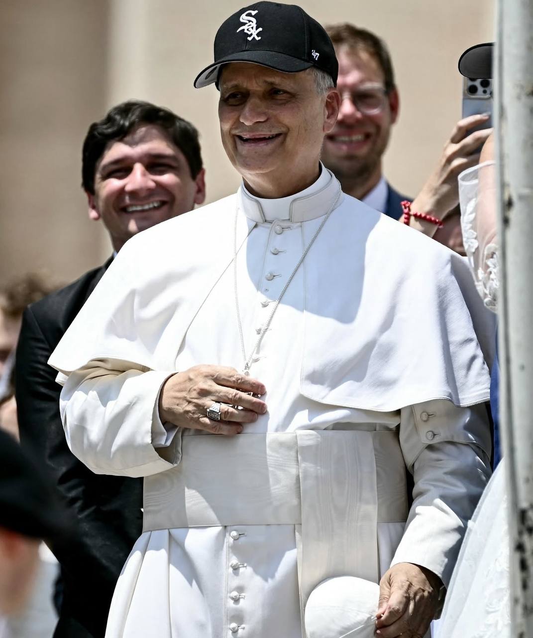 Папа Римський зʼявився на публіці у кепці «Чикаго Вайт Сокс». І це чистий реп